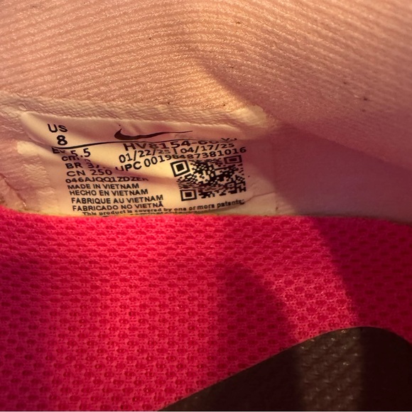 Nike Women's Vomero Plus in Hyper Pink - Picture 5 of 5